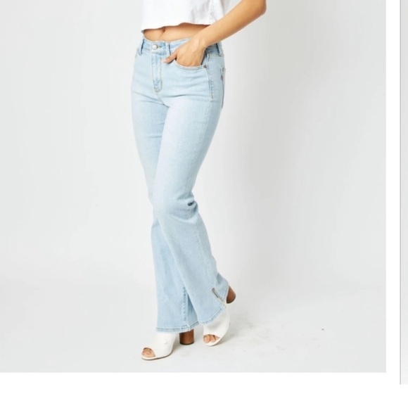 NWT Judy Blue Light Wash Slit Hem mid rise Bootcut SIZE 20W - Picture 2 of 12